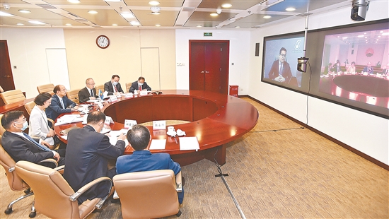 戴厚良同马来西亚国家石油公司总裁陶菲克举行视频会议