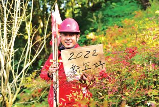 下药班长党员杜斌工地问候新年