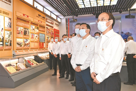 中国石油展览厅开展
